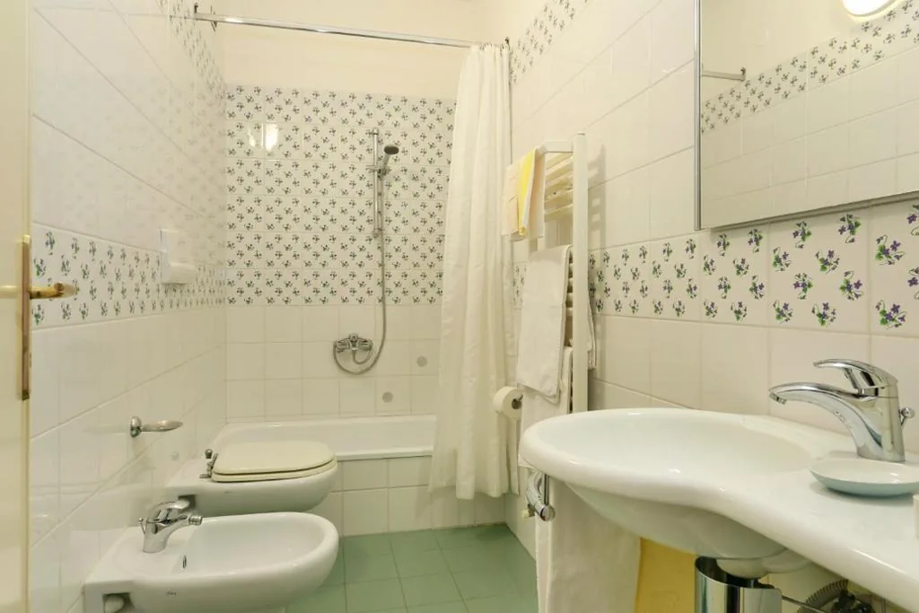 Double Room with Balcony — Hotel Lupori