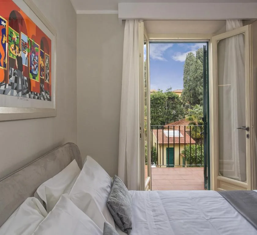 Camera Matrimoniale con Balcone — Palazzo Cini Luxury Rooms in Pisa