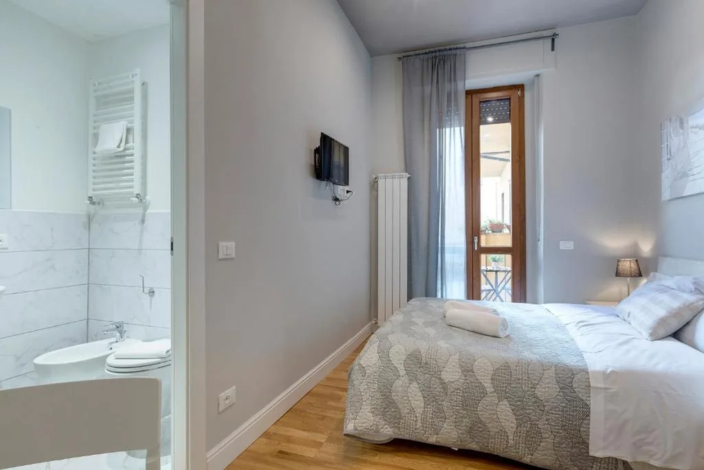 Double Room with Balcony — Sleep Tight Florence (Rooms)