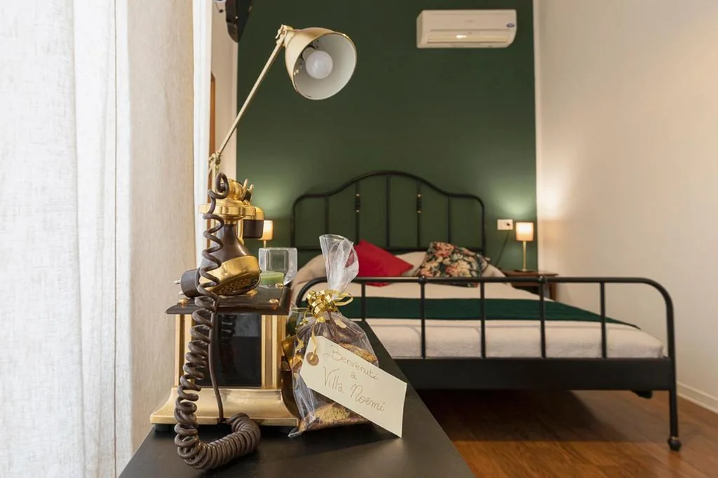 Camera Matrimoniale con Balcone — Villa Noemi Bed&Breakfast