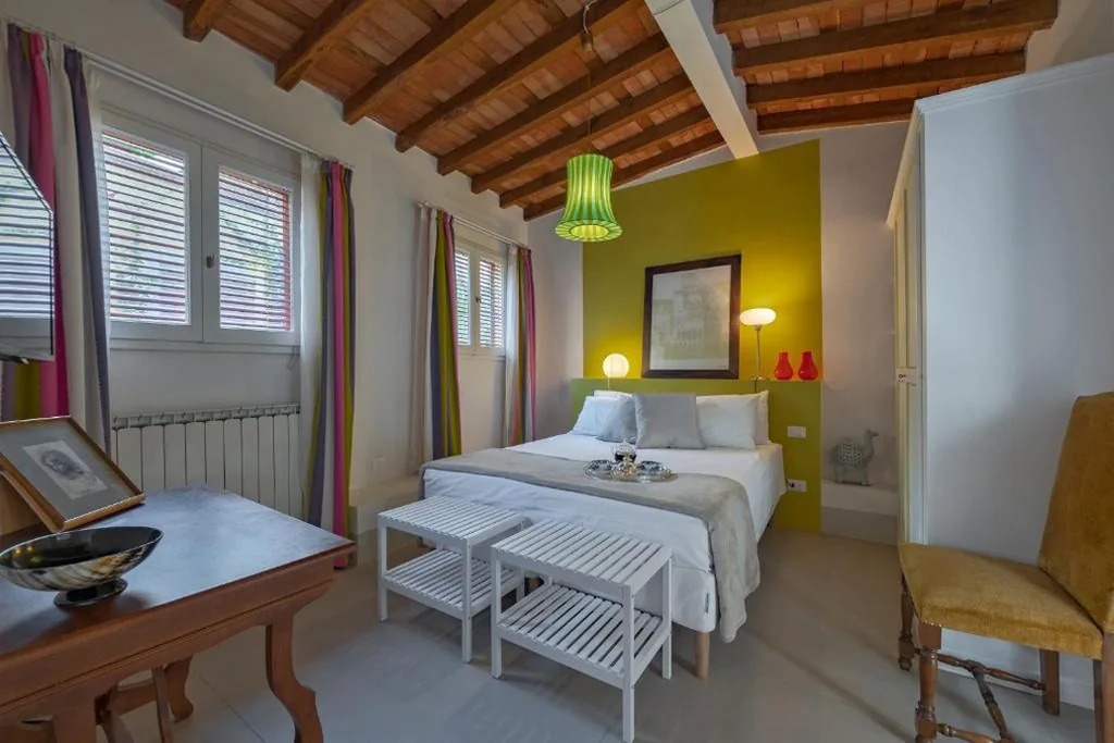 Camera Matrimoniale con Doccia — Drom Florence Rooms & Apartments