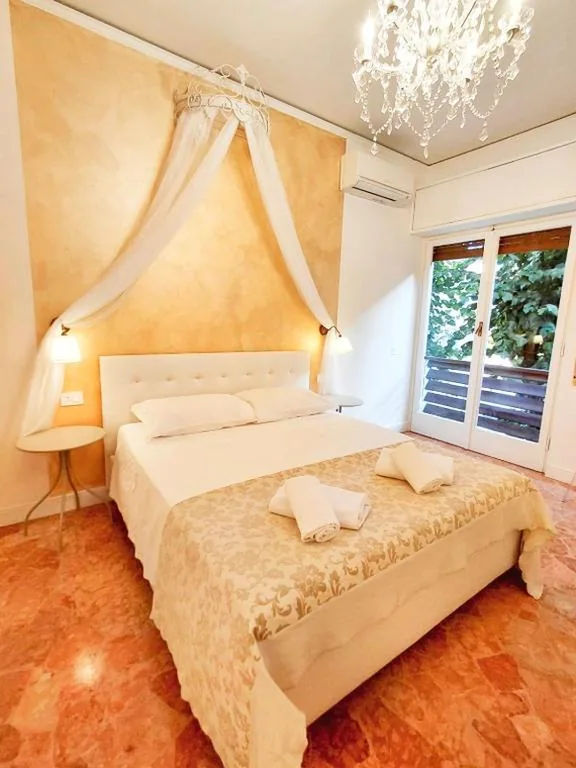 Camera Matrimoniale con Letto Supplementare — Cherubini 13
