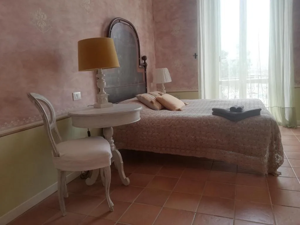 Camera Matrimoniale con Letto Supplementare — Dogana d’Acqua Rooms & Art
