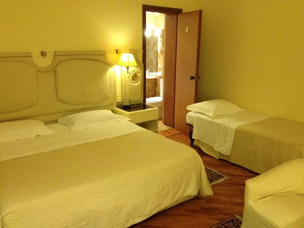 Camera Matrimoniale con Letto Supplementare — Grand Hotel Tettuccio