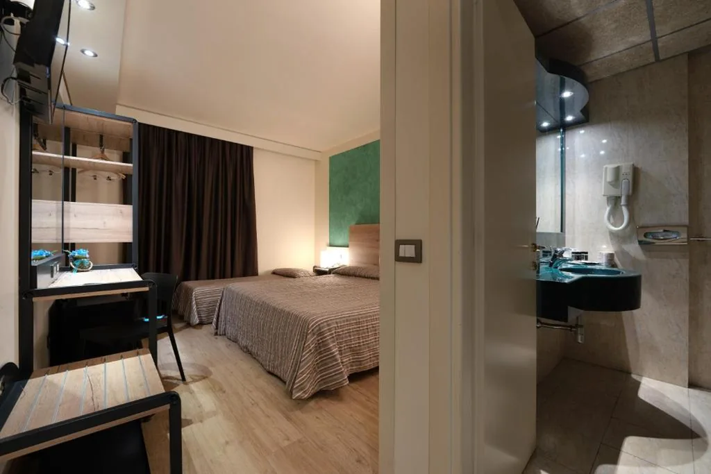 Double Room with Extra Bed — Hotel Galilei