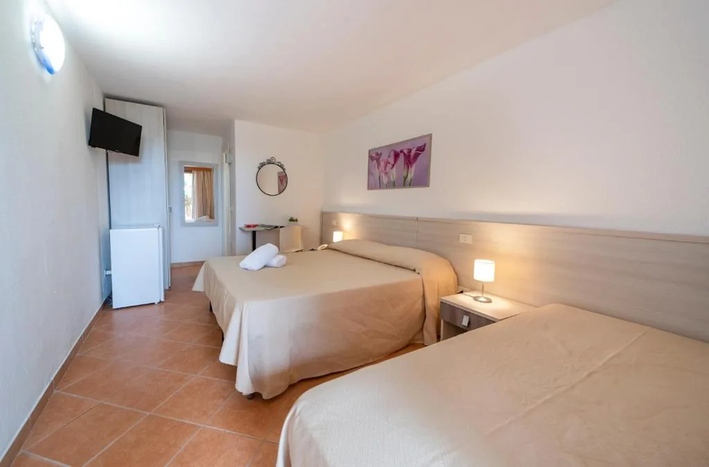 Camera Matrimoniale con Letto Supplementare — Hotel Marina 2