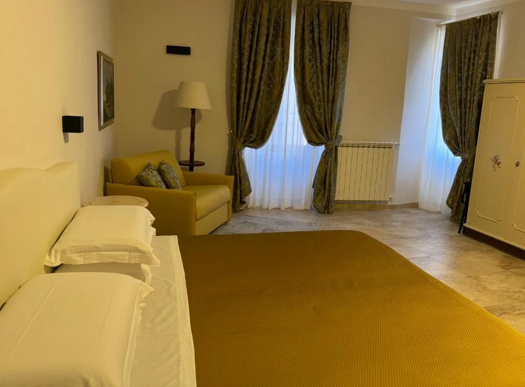 Camera Matrimoniale con Letto Supplementare — Le Camere Del Ceccottino