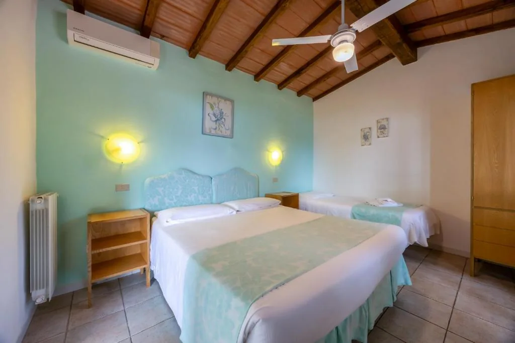 Double Room with Extra Bed, Terrace and Sea View — Hotel Paradiso