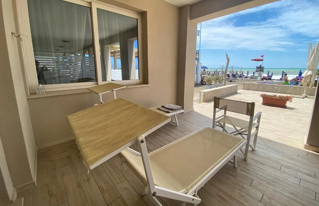 Camera Matrimoniale con Patio — Hotel Cecina Beach