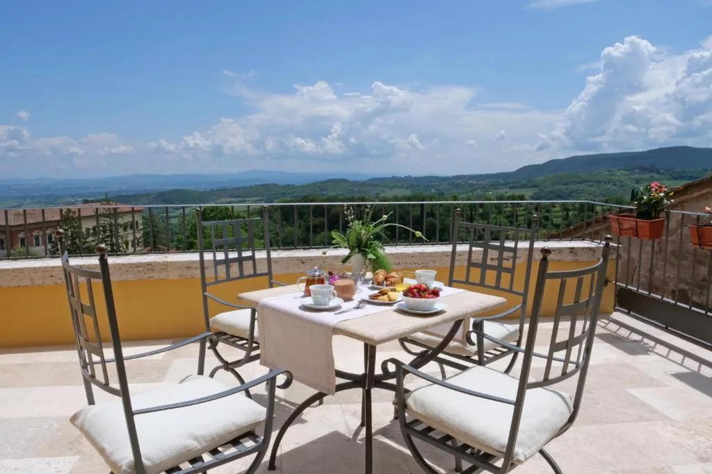 Camera Matrimoniale con Terrazza — Delcorto Suites