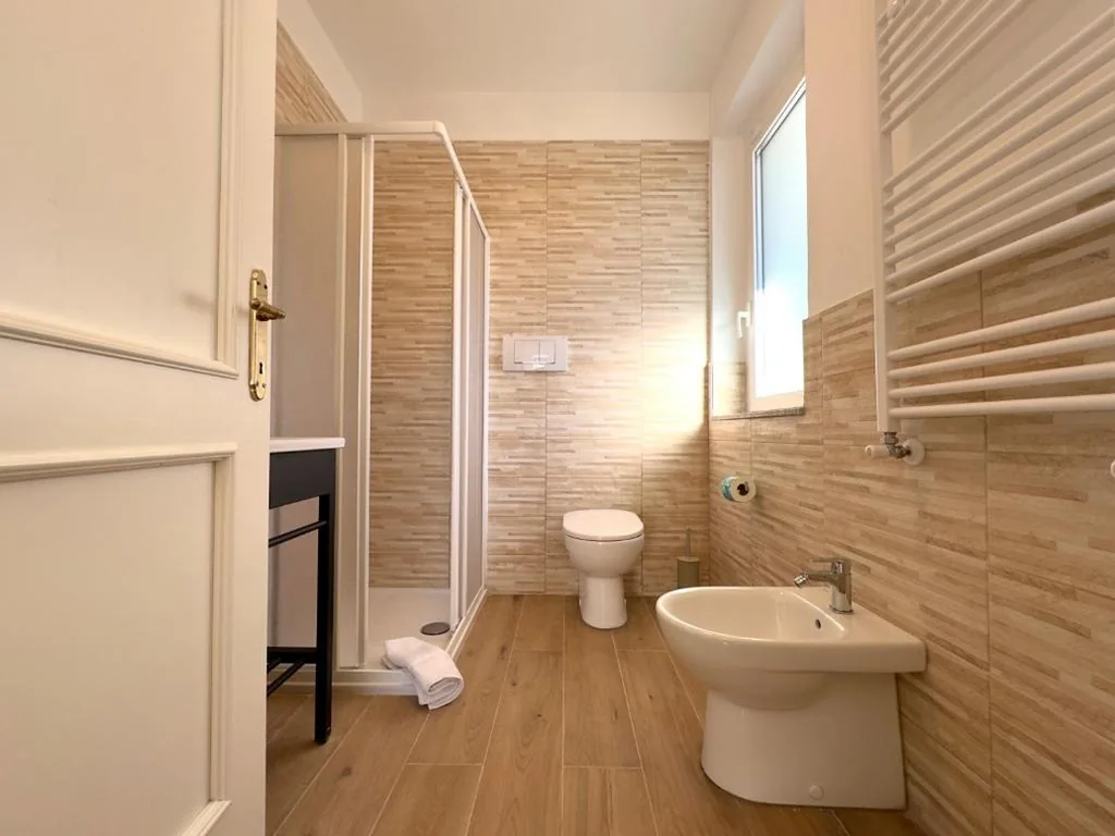 Camera Matrimoniale con Terrazza — Residence Il Boschetto – Villa Con Piscina