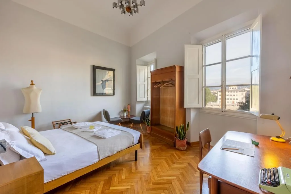Camera Matrimoniale con Vista Città e Bagno Privato Esterno — FuordArno Bed & Breakfast