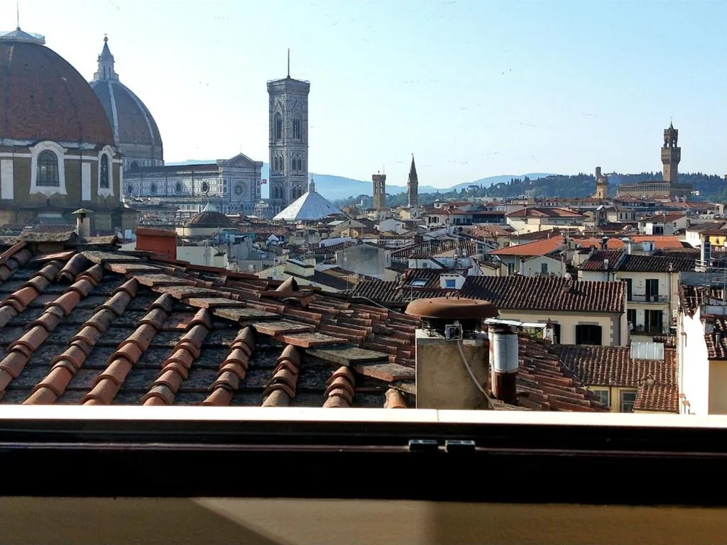 Camera Matrimoniale con Vista Città — Soggiorno Rubino