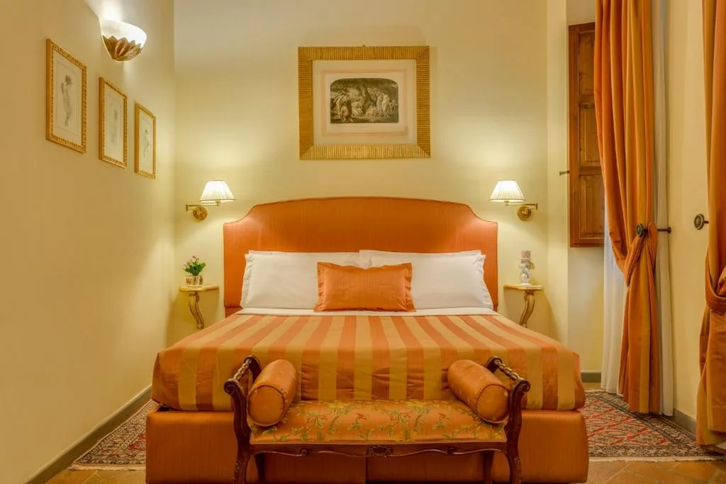 Camera Matrimoniale con Vista Cortile — La Casa Del Garbo – Luxury Rooms & Suite