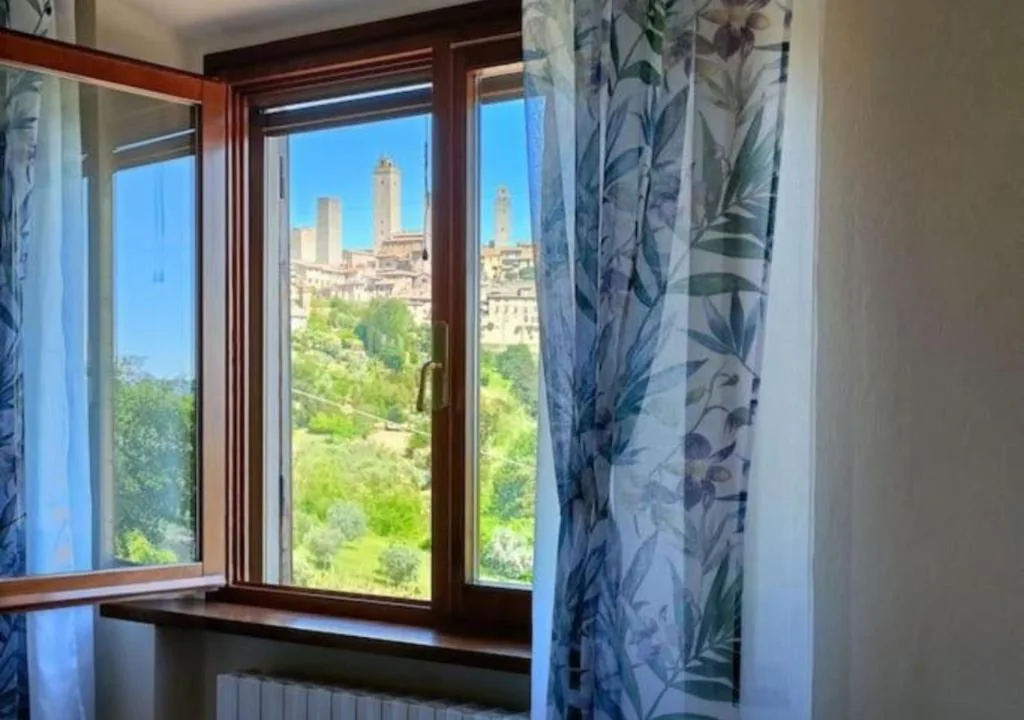 Camera Matrimoniale con Vista Giardino — B&B Il Fienile San Gimignano