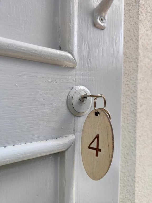 Camera Matrimoniale con Vista Giardino — Il Cortiletto – Suites & Apartments