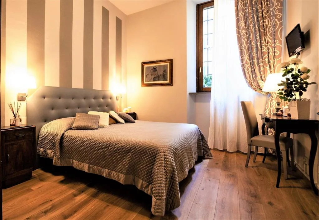 Double Room with Garden View - Ground Floor — La Colonna Historic Centre