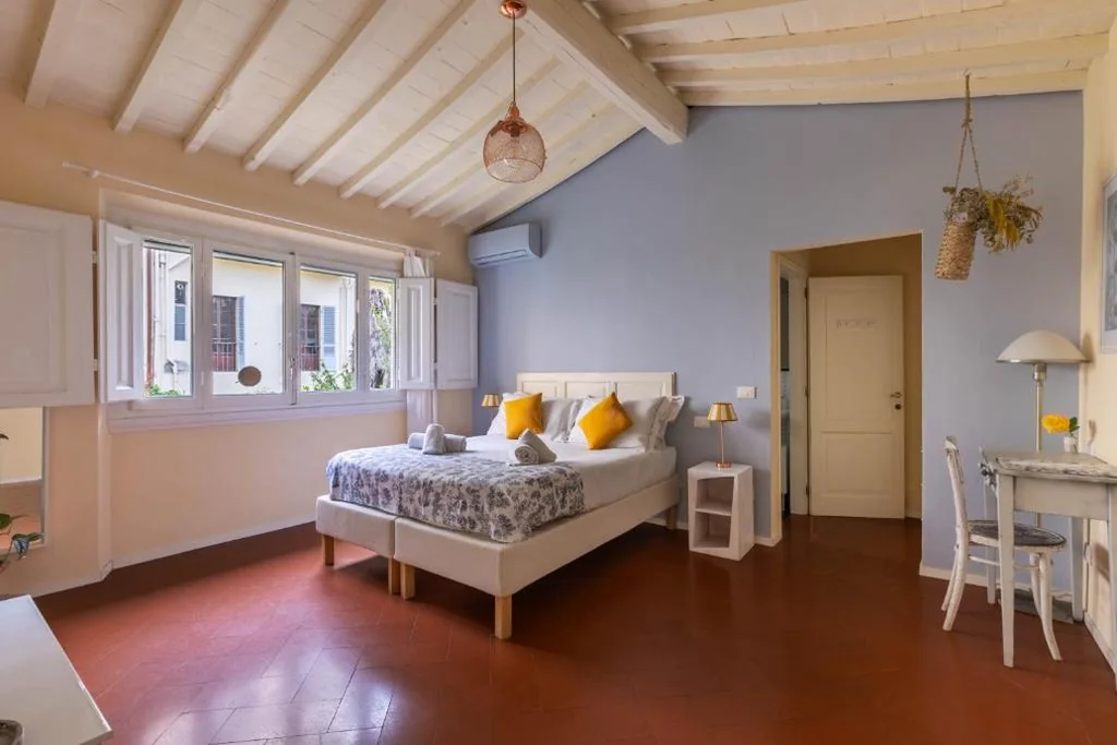 Double Room with Garden View — Secret Garden Firenze B&B
