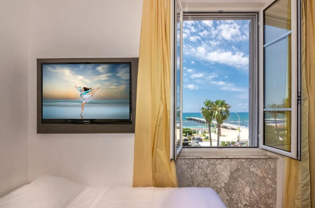Camera Matrimoniale con Vista Mare — Hotel Tirreno