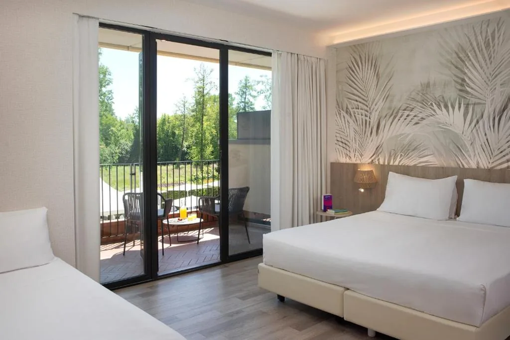 Deluxe Double Room (2 Adults + 1 Child) — UNA Hotels Forte Dei Marmi