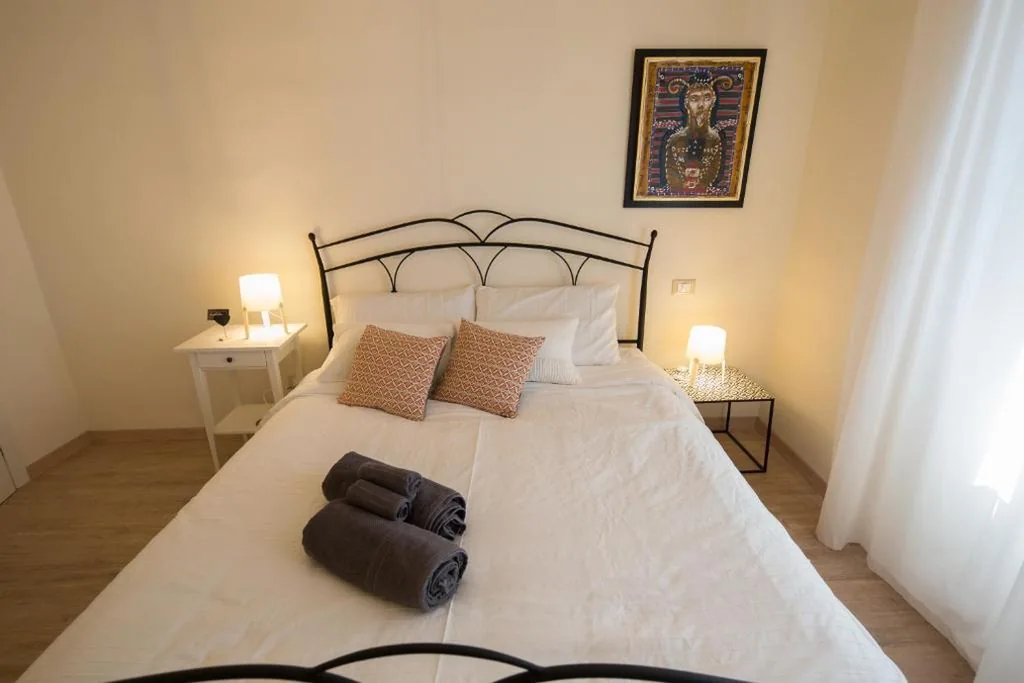 Camera Matrimoniale Deluxe — B&B In Acquaviva
