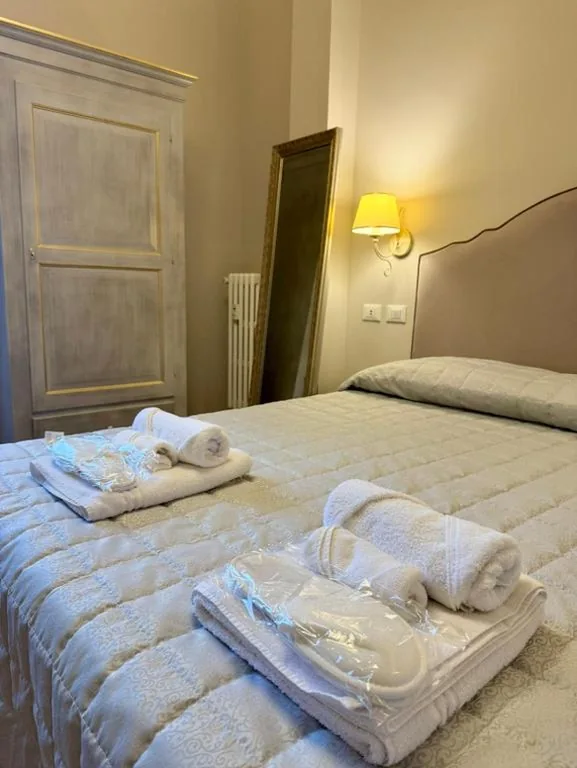 Camera Matrimoniale Deluxe — B&B La Boutique by Rjgal – Duomo View Rooms