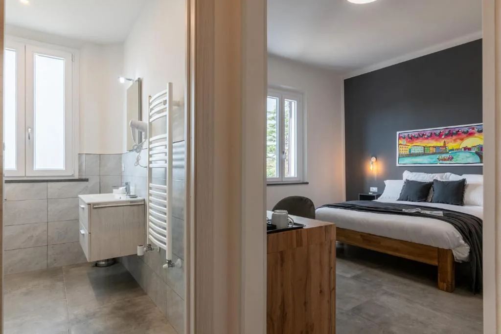 Camera Matrimoniale Deluxe con 1 Letto Supplementare — La Corte Rooms Pisa