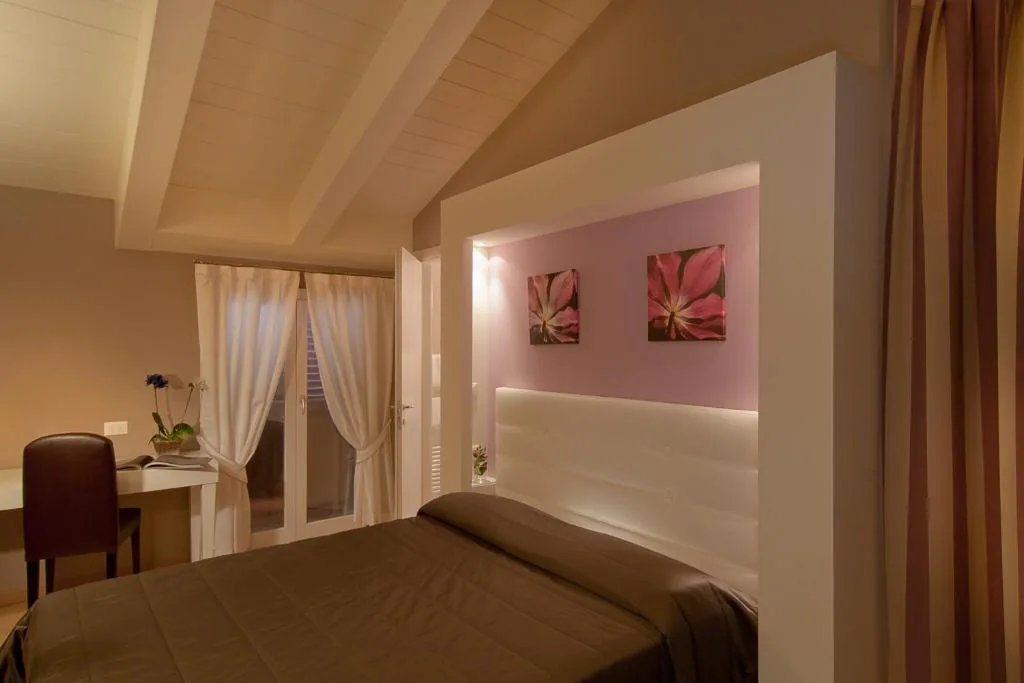 Camera Matrimoniale Deluxe con Accesso Spa — Hotel Arnolfo & Aqua Laetitia Spa & Beauty