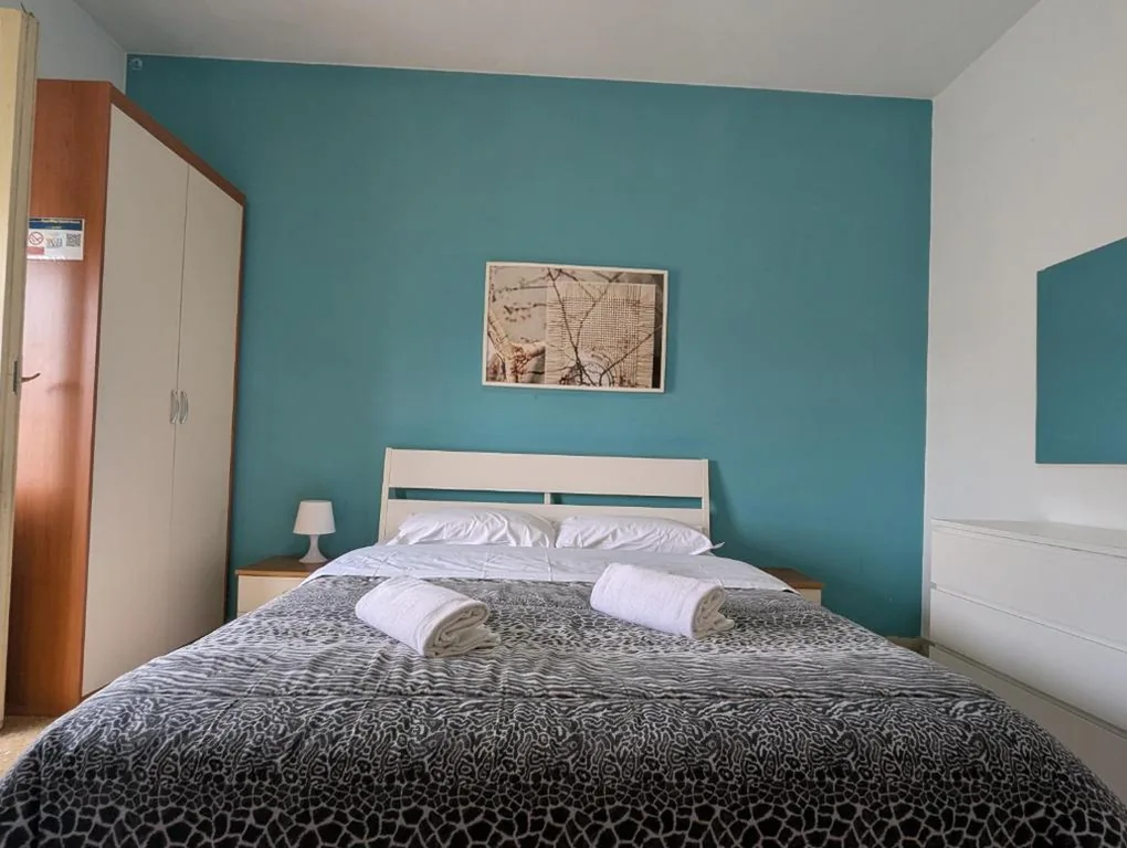 Camera Matrimoniale Deluxe con Bagno Privato e Balcone — Pearl Pisa guest house