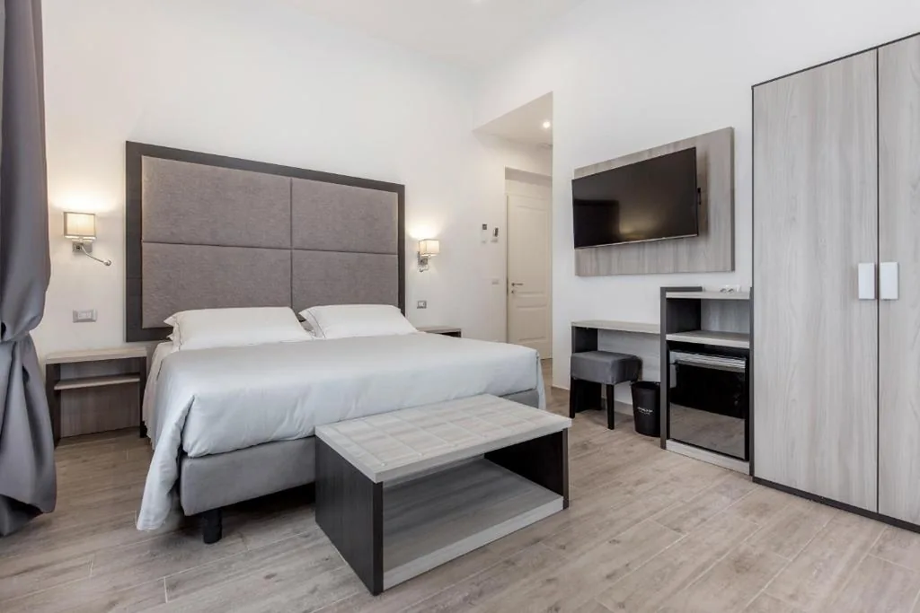 Deluxe Double Room with Balcony — Apollo Guest House