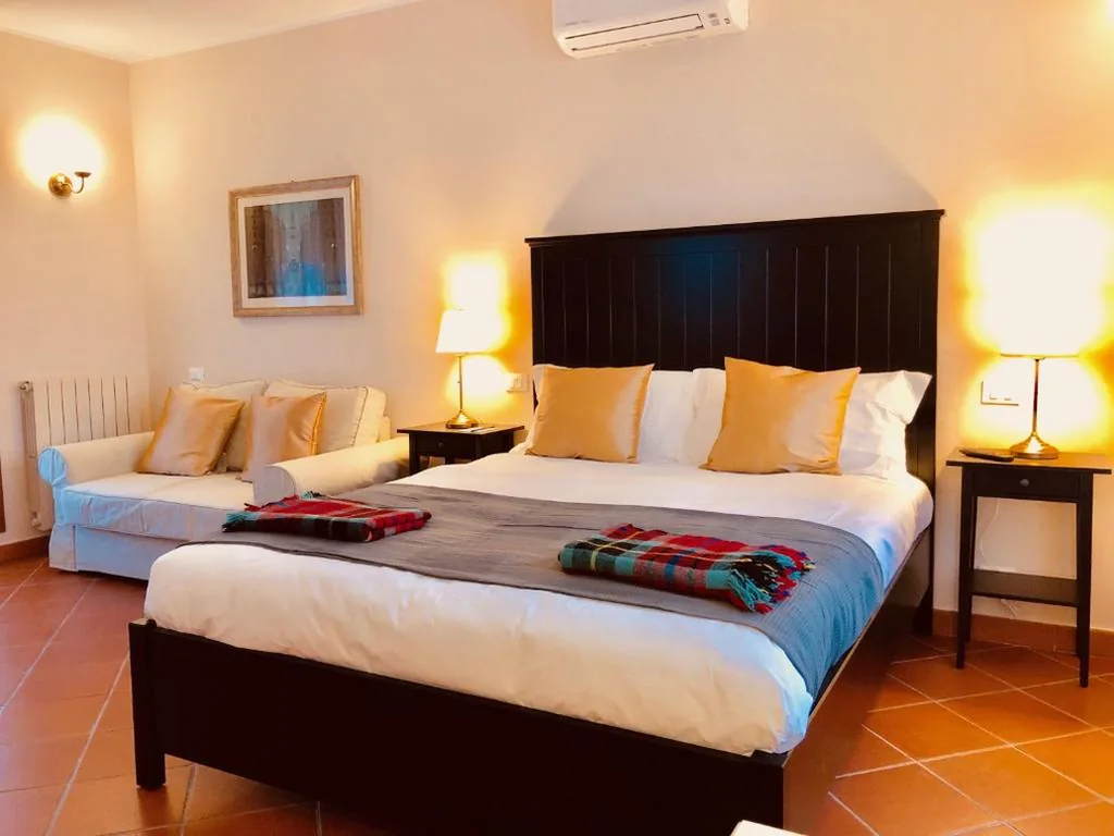 Deluxe Double Room with Balcony — Casa Ciampi Locazione Turistica