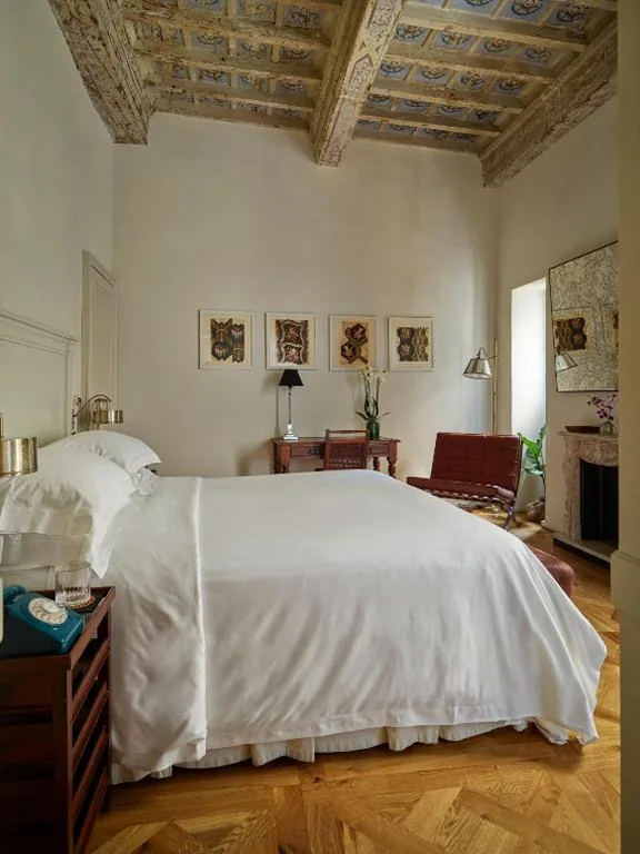 Camera Matrimoniale Deluxe con Balcone — Casa Howard Firenze – Residenza d’Epoca