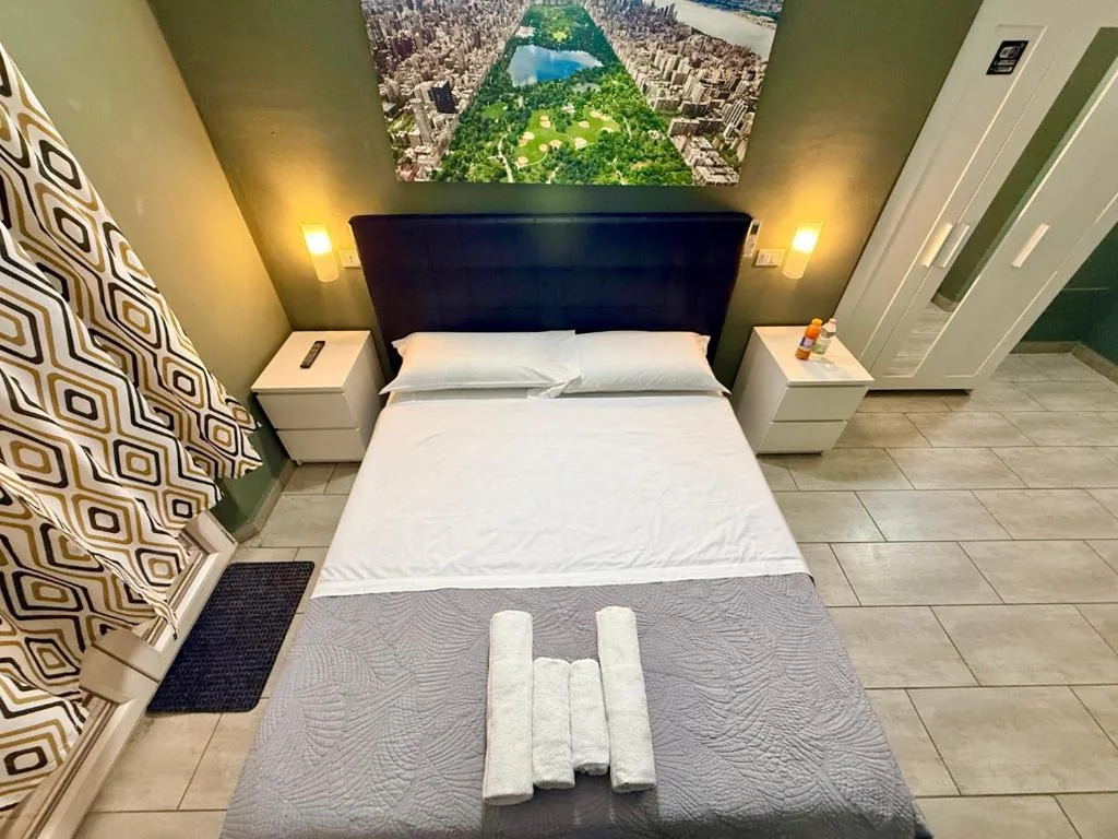Deluxe Double Room with Balcony — Dream Guest House