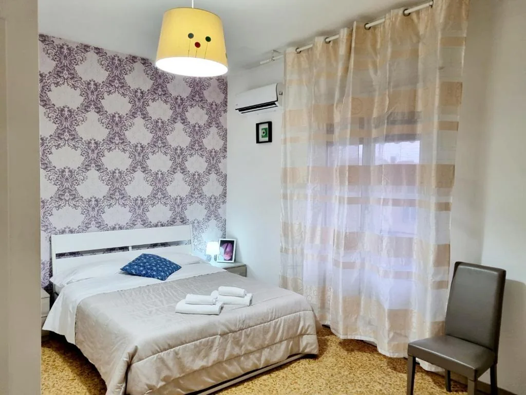 Deluxe Double Room with Balcony and Private Bathroom — Prime Guest House