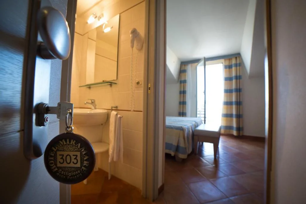 Camera Matrimoniale Deluxe con Balcone e Vista Mare — Hotel Miramare
