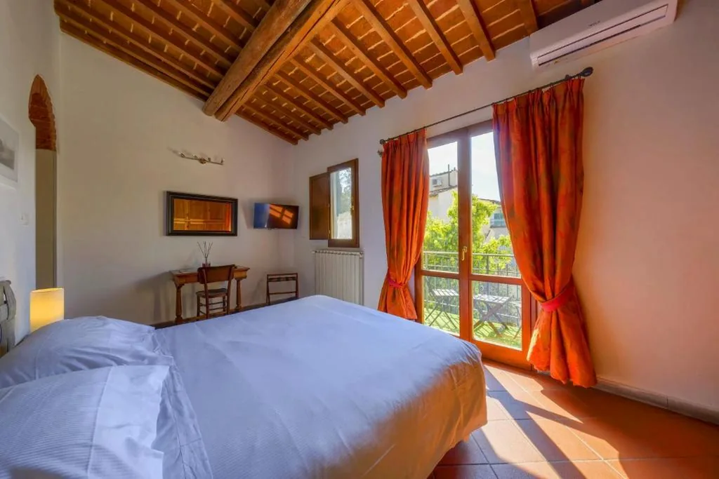 Deluxe Double Room with Balcony — Home Boutique Santa Maria Novella