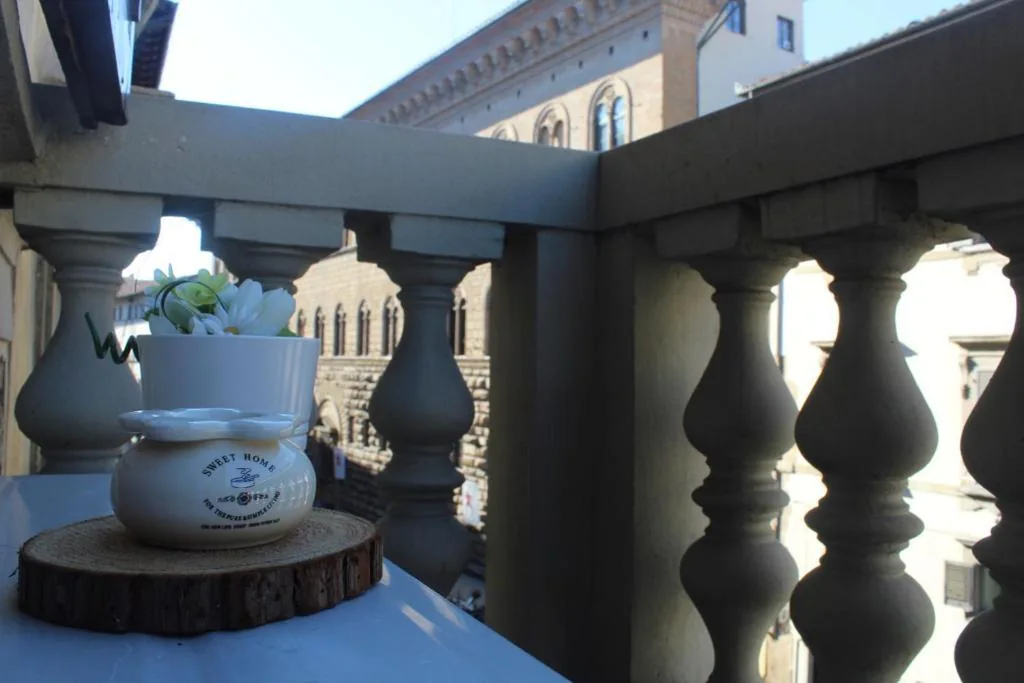 Camera Matrimoniale Deluxe con Balcone — Lost In Florence