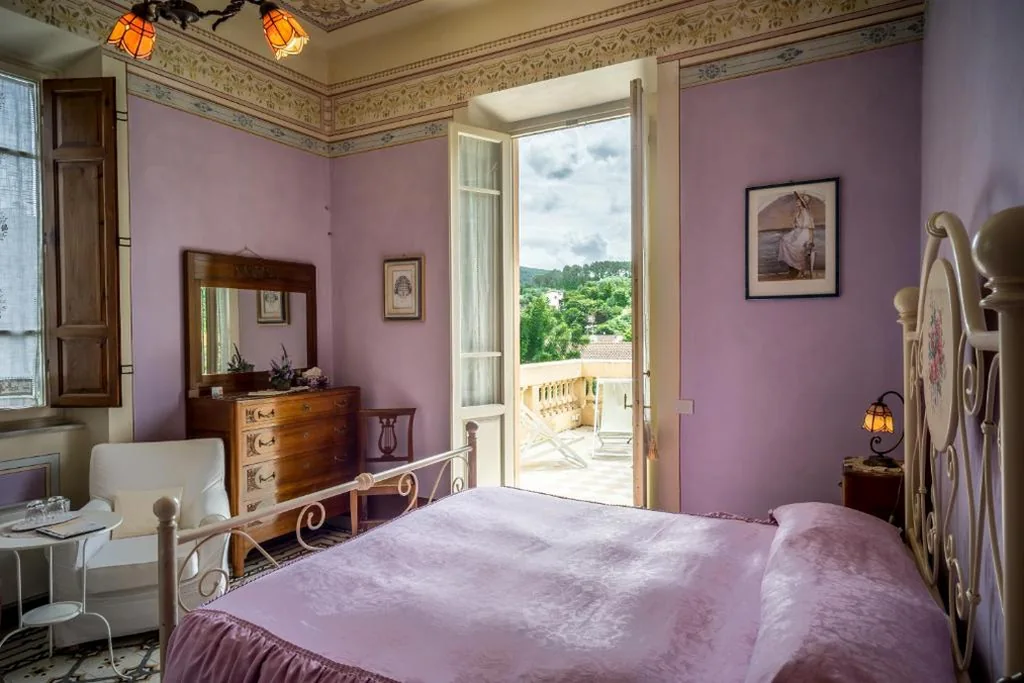 Deluxe Double Room with Balcony — Marta Guest House