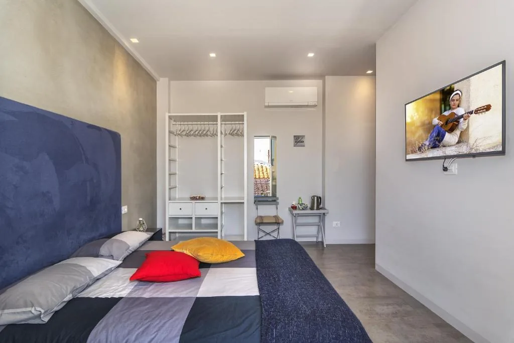 Deluxe Double Room with Balcony — Mediceo 42