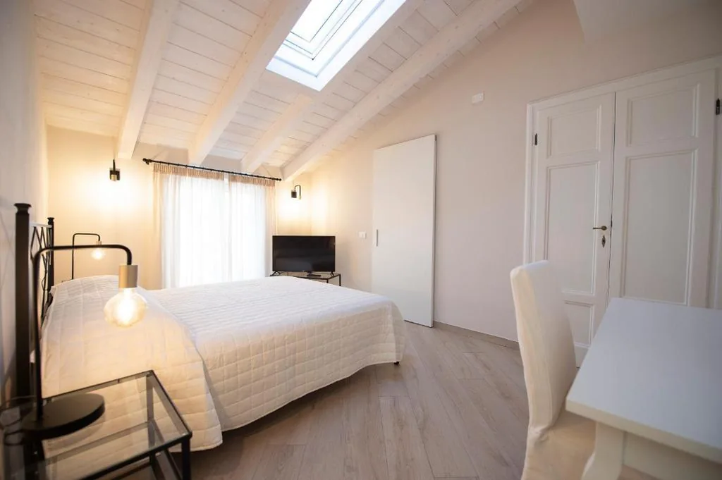 Camera Matrimoniale Deluxe con Balcone — Villino Micol camere a due passi dal mare