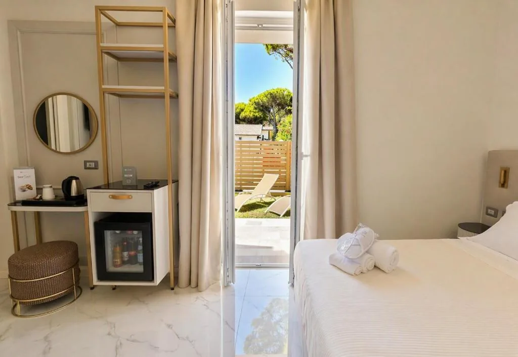 Deluxe Double Room with Garden — JR Resort Logos Forte dei Marmi