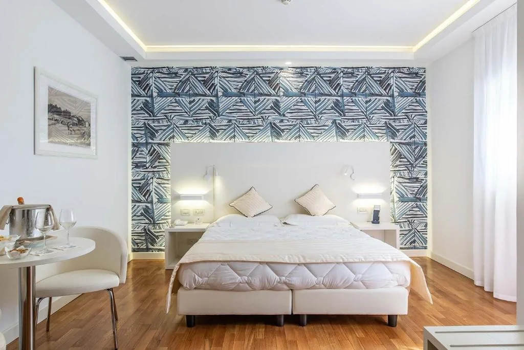 Deluxe Double Room with Terrace and Sea View — Versilia Palace Hotel