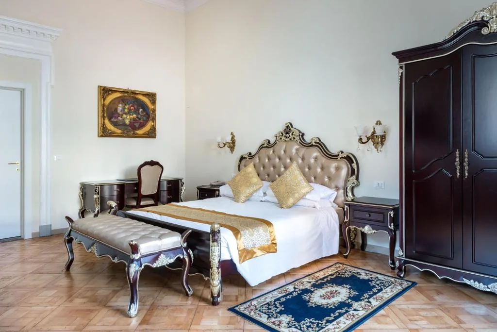 Deluxe Double Room with Terrace — Villa Royal