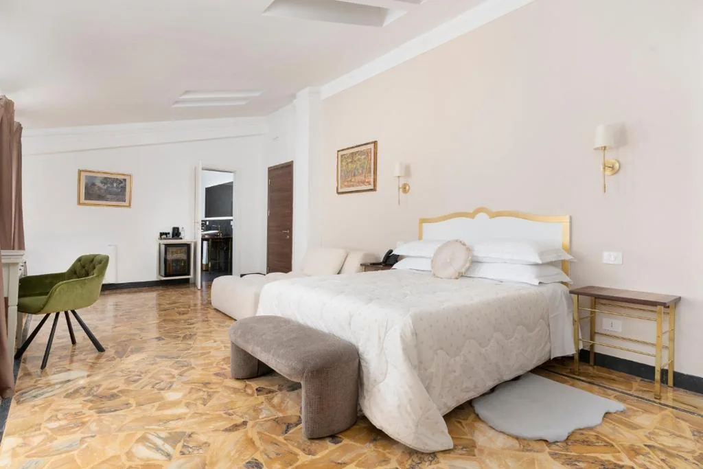 Deluxe Double Room with Bath — Hotel Villa L’Avvenire