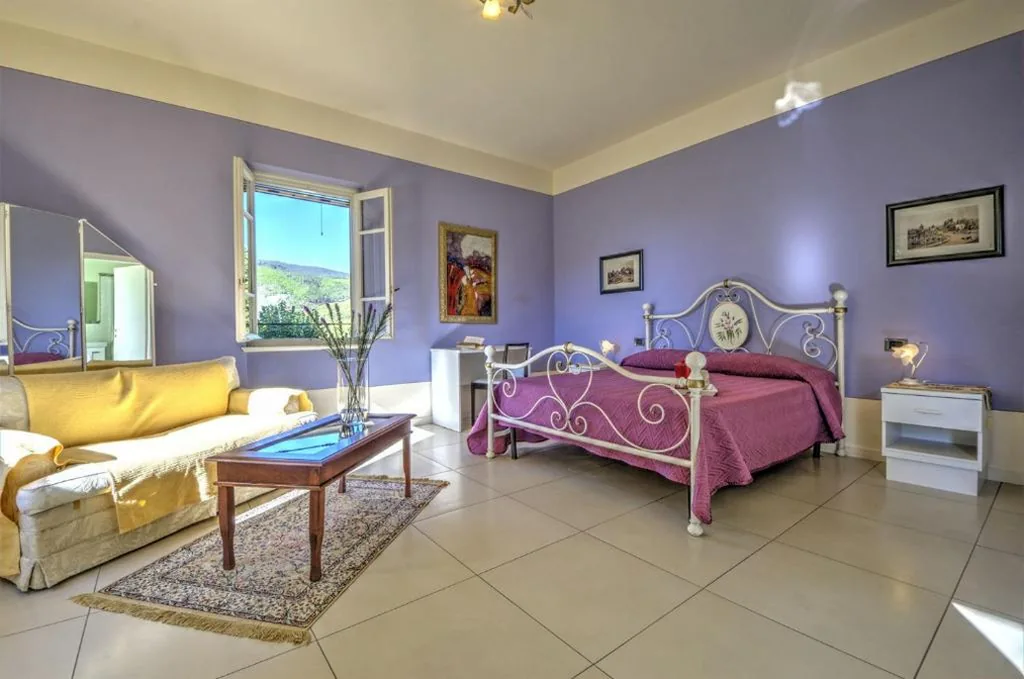 Deluxe Double Room with Bath — Lucca Cycling Holidays Il Tiglio Rooms