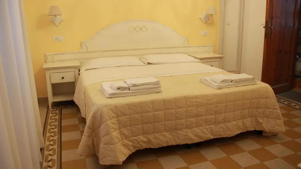 Camera Matrimoniale Deluxe — Guest House Domo Florenzia