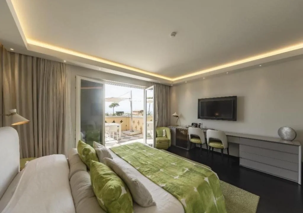 Deluxe Double Room — Hotel Byron