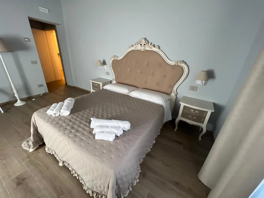 Camera Matrimoniale Deluxe — La Perla del Borgo B&B