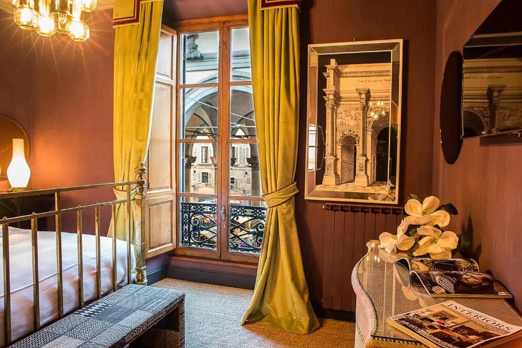 Deluxe Double Room — Porcellino Gallery Art Boutique BB