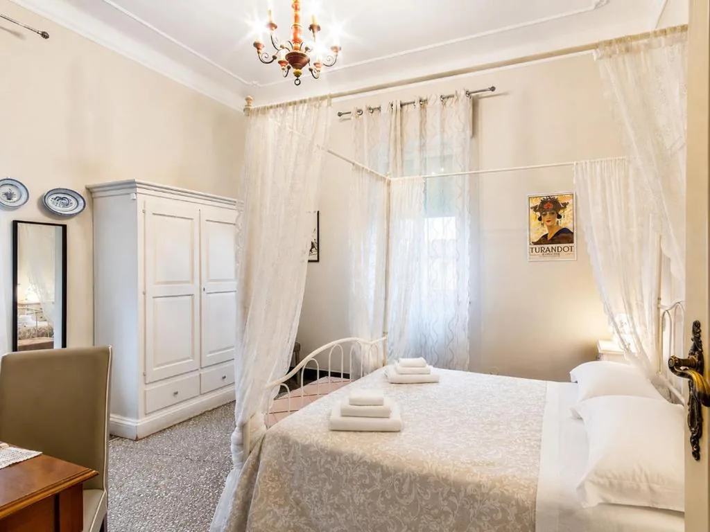 Deluxe Double Room — Villa Catelli